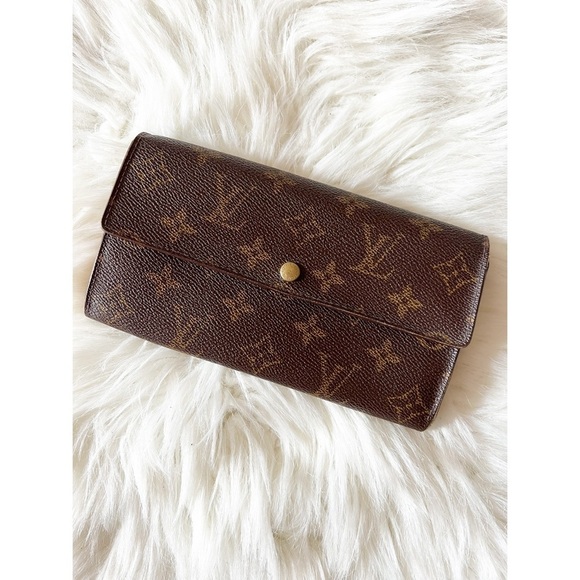 Louis Vuitton Monogram Sarah Wallet - Picture 1 of 8